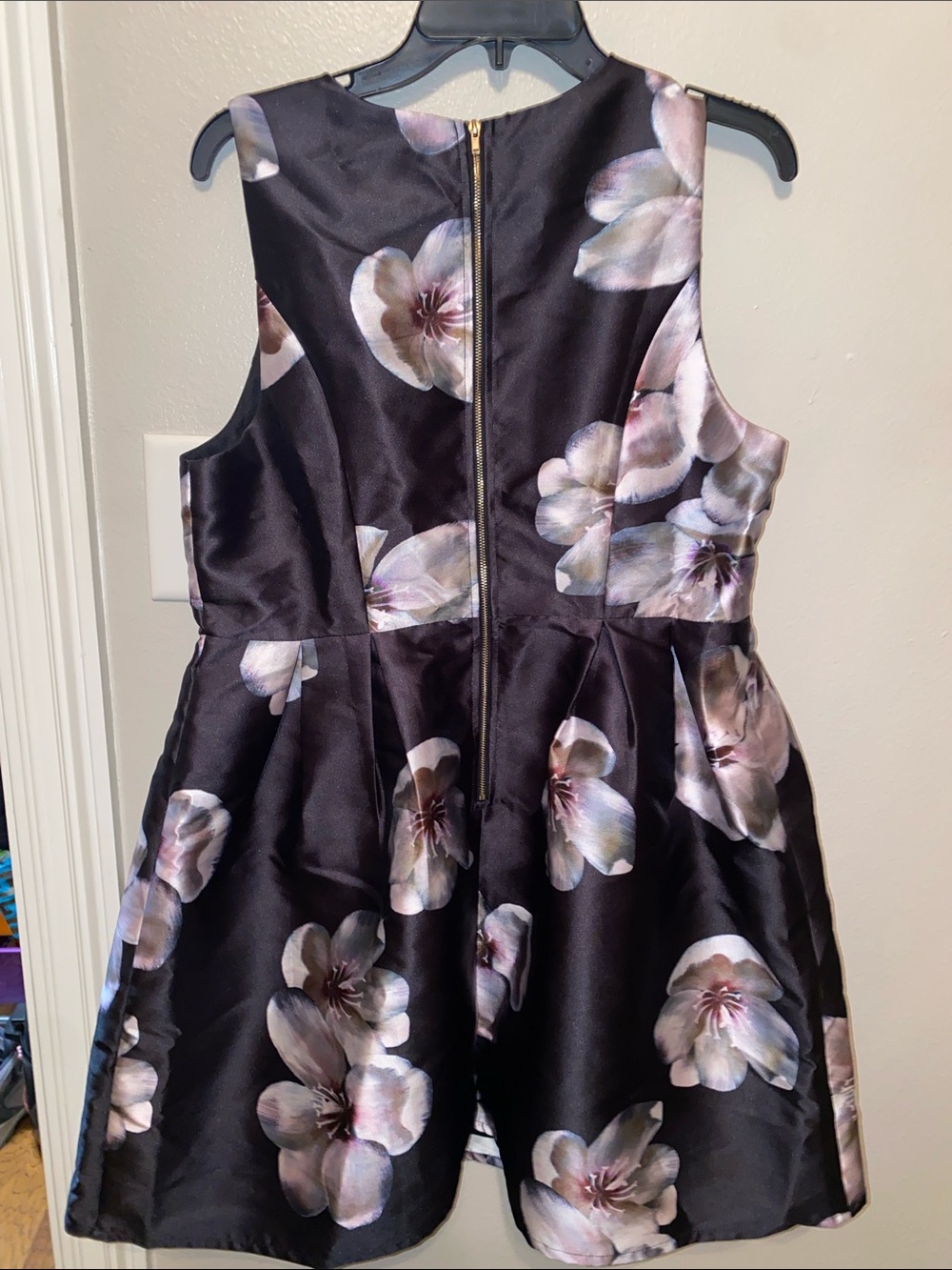 New without tag. Forever 21 Black Floral Party Dress with Pink Cream Blooms - Picture 2 of 2